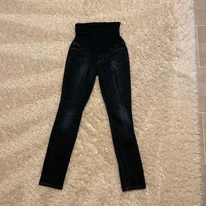 Pair of excellent conditions Joe’s jeans. Full panel maternity jeans.